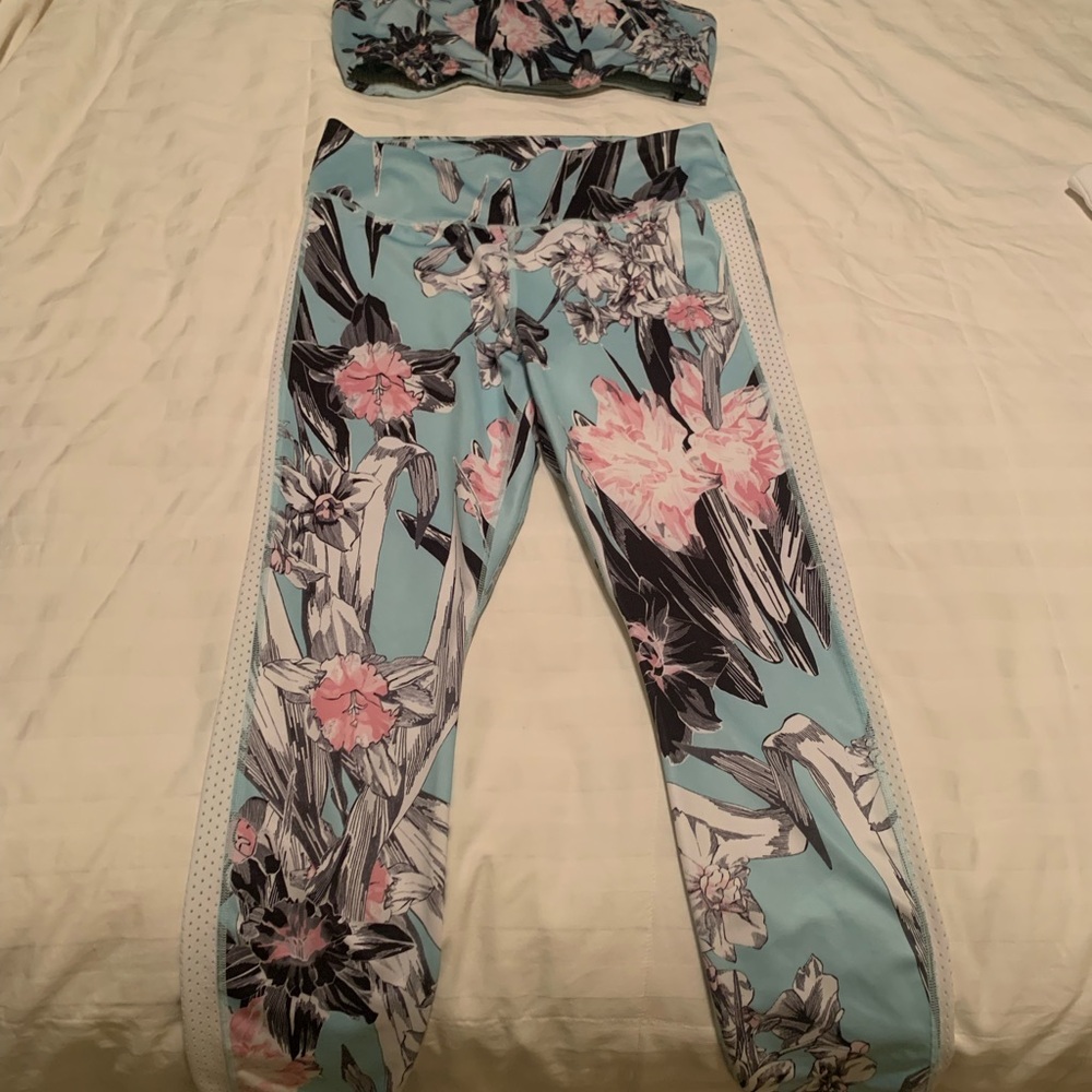 Nike Hyper Femme Floral print set - Leggings Size L and Sports Bra top - XL